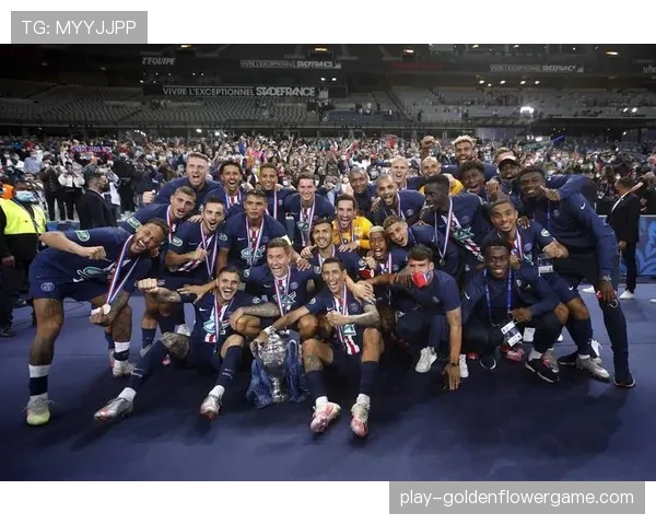 欧足联官员抵达巴黎,就王子公园球场承办2027年欧冠决赛进行考察 欧足联官员抵达巴黎,就王子公园球场承办2027年欧冠决赛进行考察