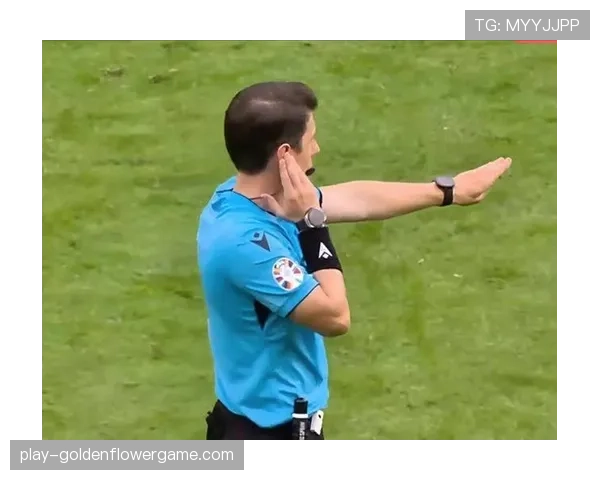 争议瞬间:布雷斯特进球被VAR判定越位在先,主教练冲入场内抗议吃牌 争议瞬间:布雷斯特进球被VAR判定越位在先,主教练冲入场内抗议吃牌