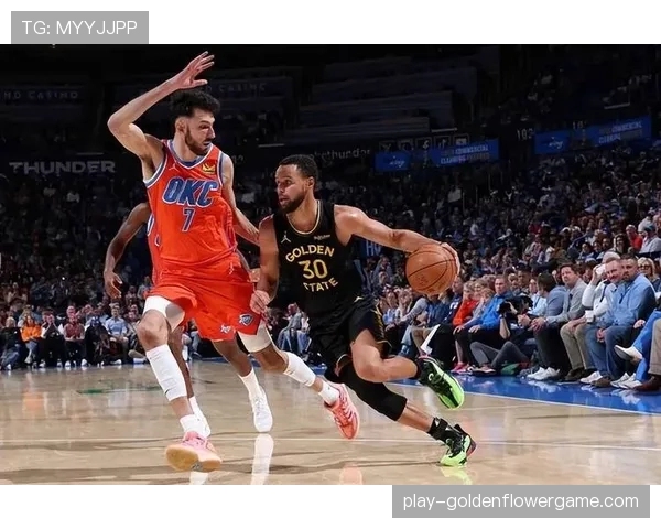 三节战罢，勇士落后湖人12分，库里受困犯规仅得15分